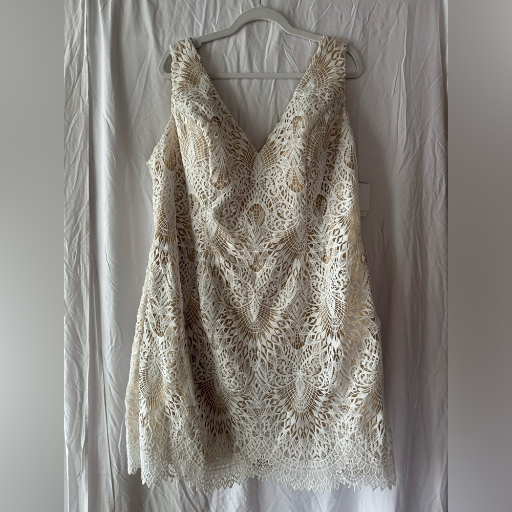 David’s Bridal All Over Lace Scallop Form-Fitting Dress NWT Size 20W